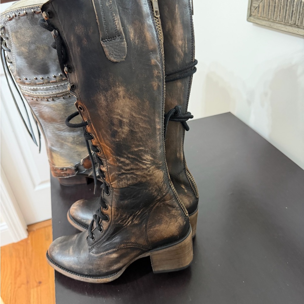 Freebird by Steven Grany Distressed Black and Brown Lace-Up Boots 7 - Picture 5 of 11